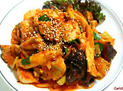 매콤하게 즐기는 버섯닭고기볶음