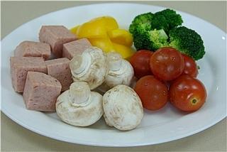 마늘밥위에 올린 스팸케밥(SPAM Kabob)