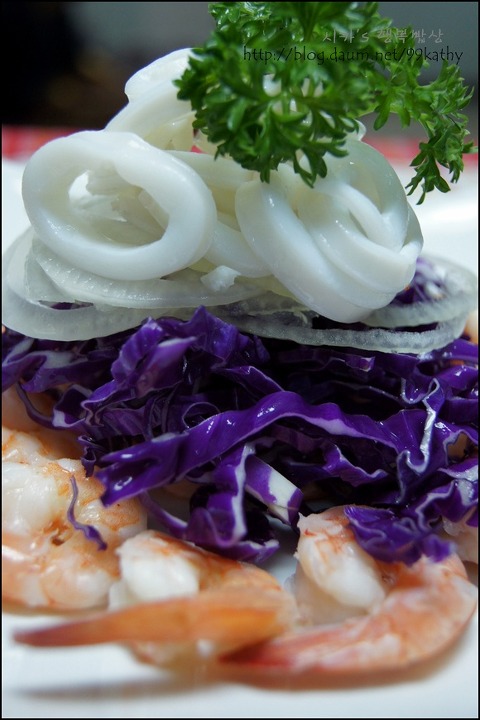 톡쏘는 맛이 매력있는 해물냉채