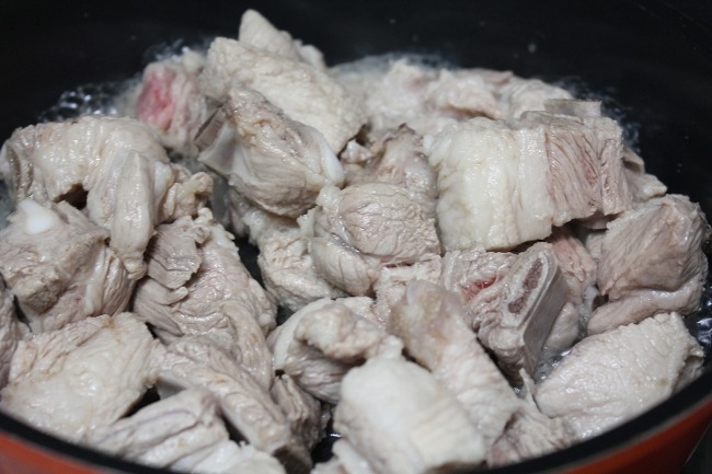 화끈하게 매운 돼지갈비찜