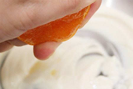 상큼한 귤로 맛을 낸 마요네즈 과일치킨