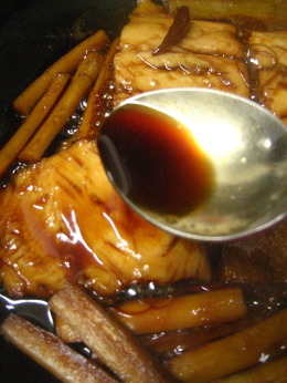 우엉조림도 곁들인 삼치조림...우엉이 더 맛있다네요.